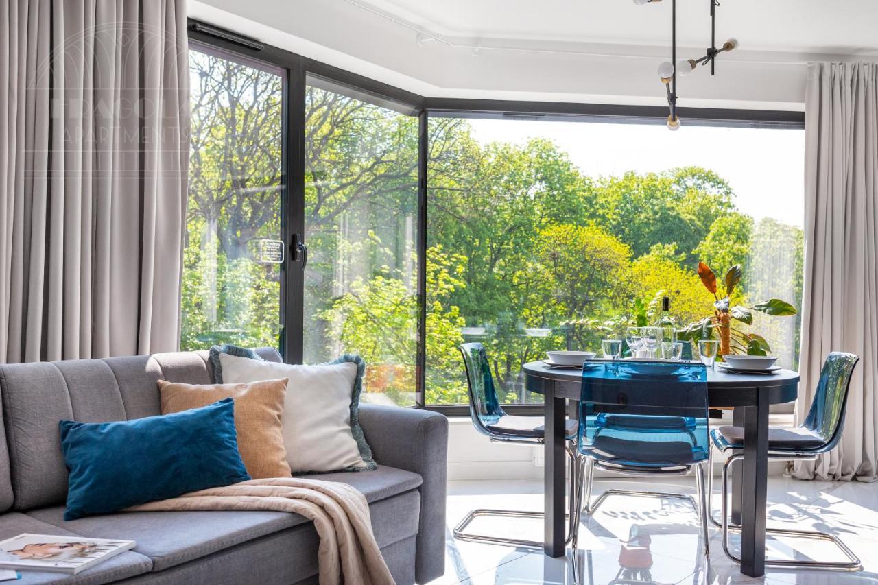 Modern View Of Planty Park Apartment Krakow Ngoại thất bức ảnh