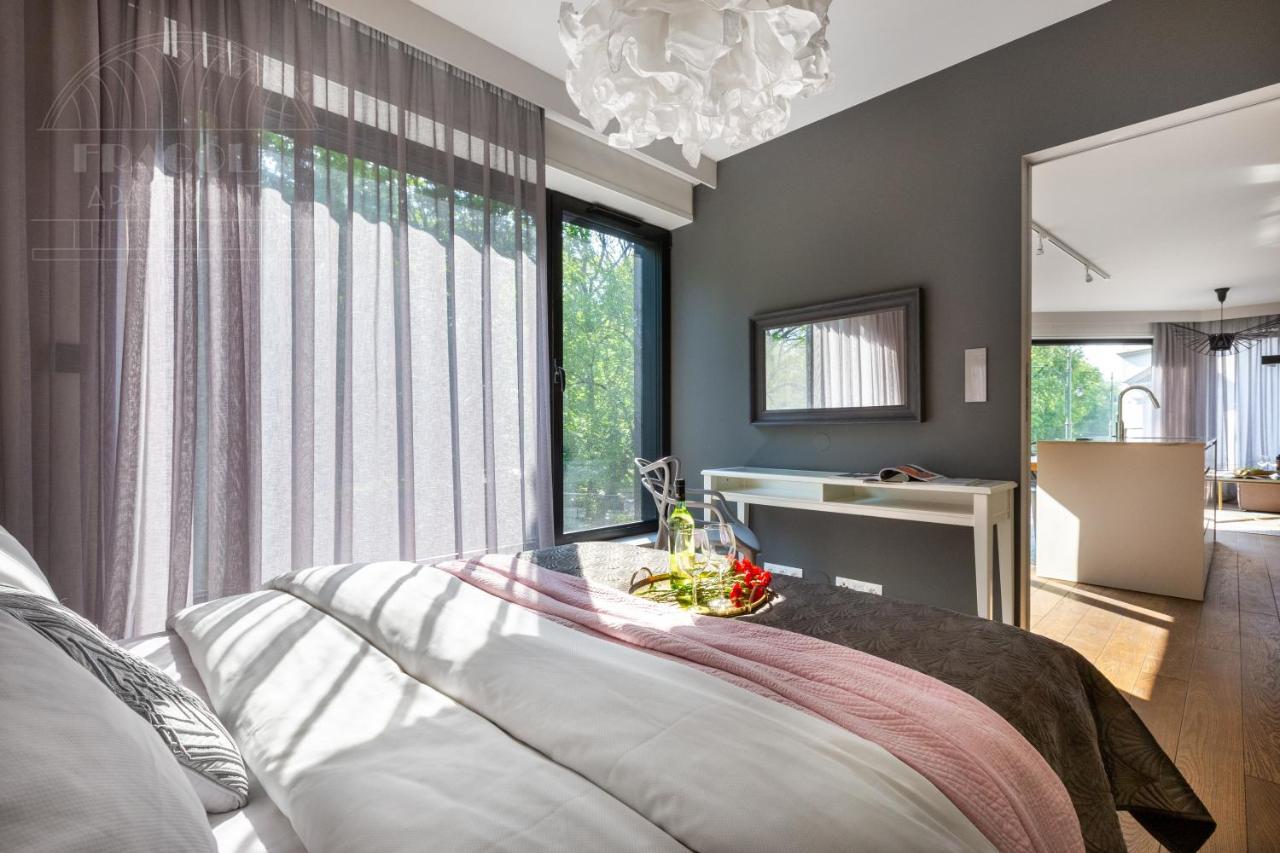 Modern View Of Planty Park Apartment Krakow Ngoại thất bức ảnh