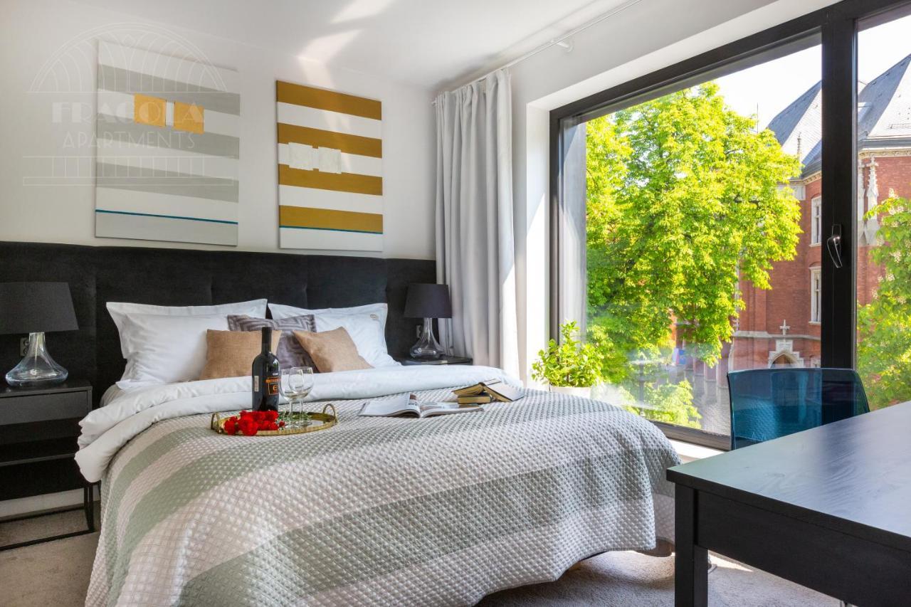 Modern View Of Planty Park Apartment Krakow Ngoại thất bức ảnh