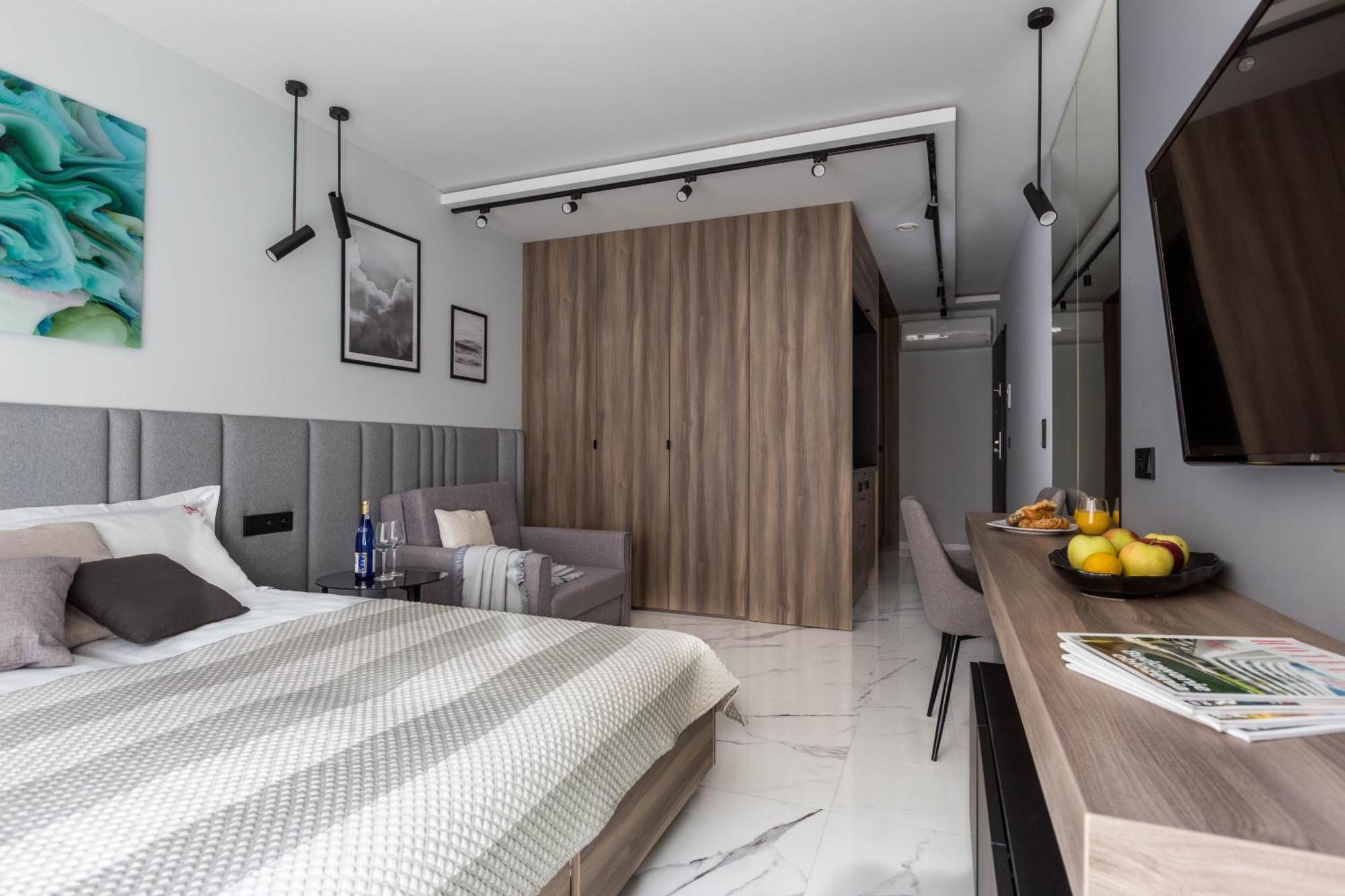 Modern View Of Planty Park Apartment Krakow Ngoại thất bức ảnh