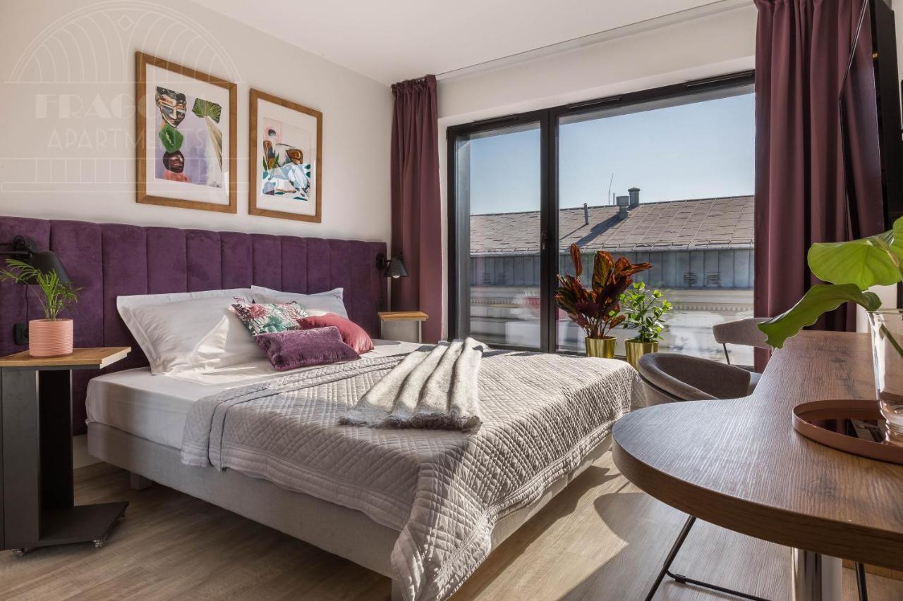 Modern View Of Planty Park Apartment Krakow Ngoại thất bức ảnh