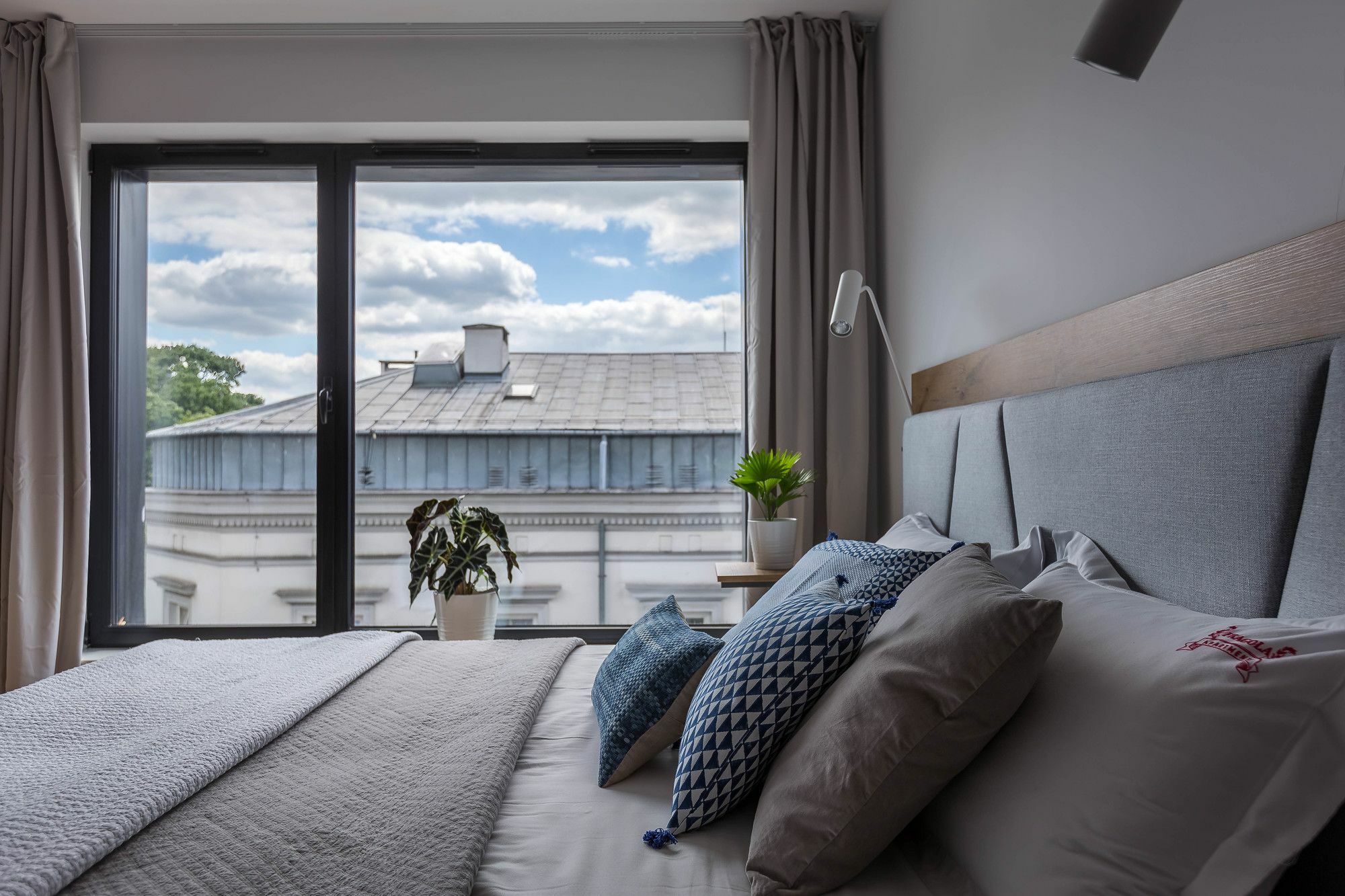 Modern View Of Planty Park Apartment Krakow Ngoại thất bức ảnh