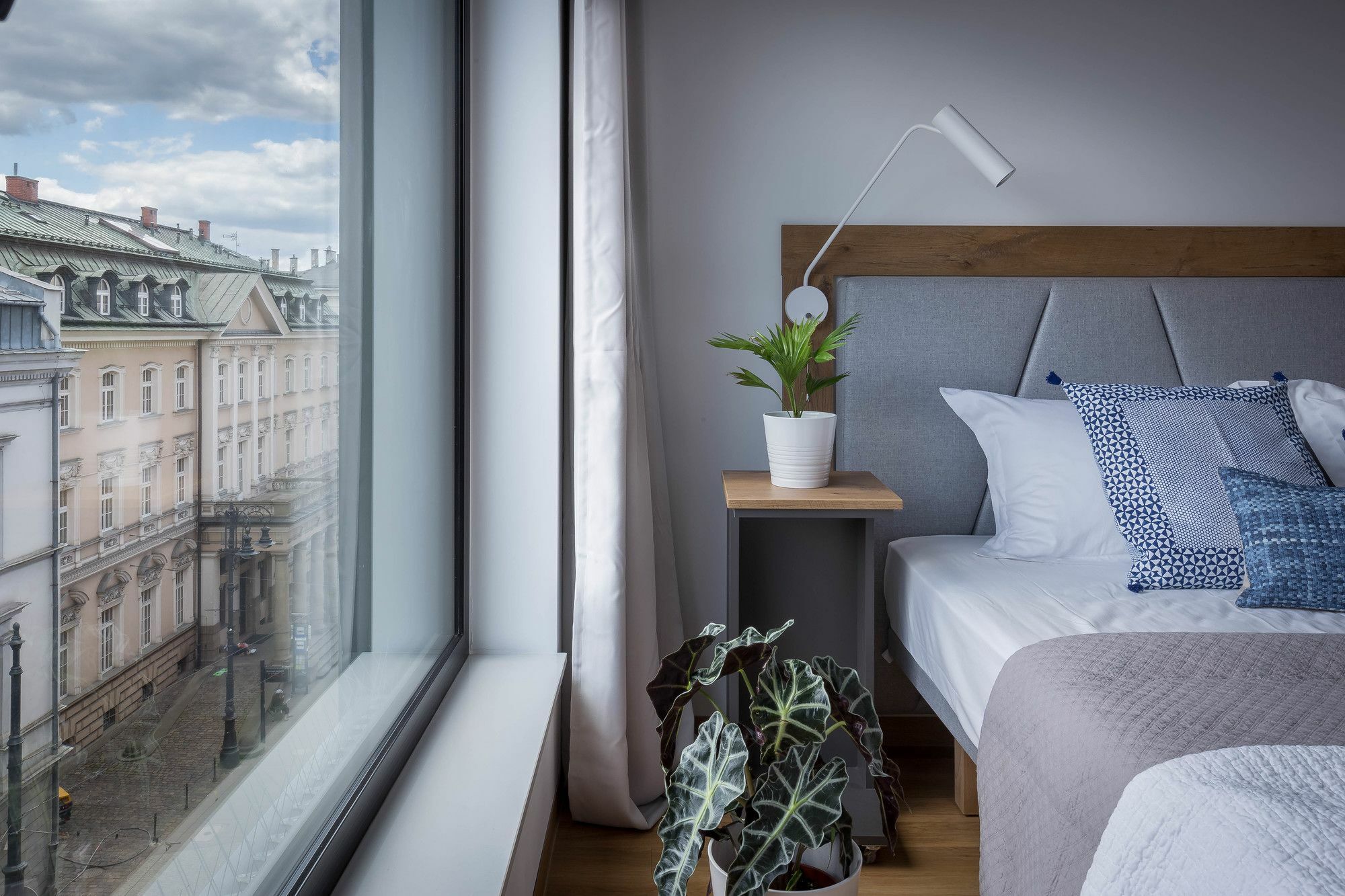 Modern View Of Planty Park Apartment Krakow Ngoại thất bức ảnh