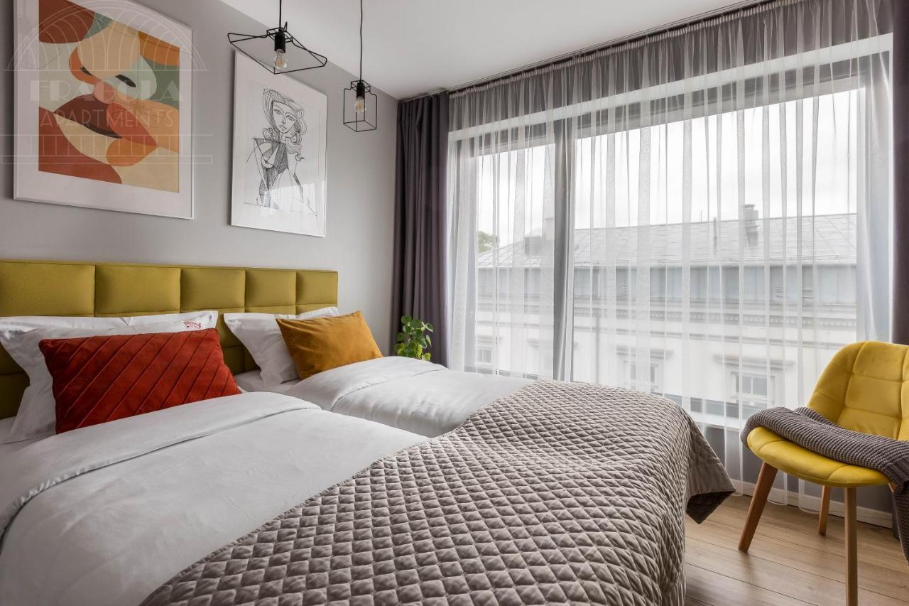 Modern View Of Planty Park Apartment Krakow Ngoại thất bức ảnh